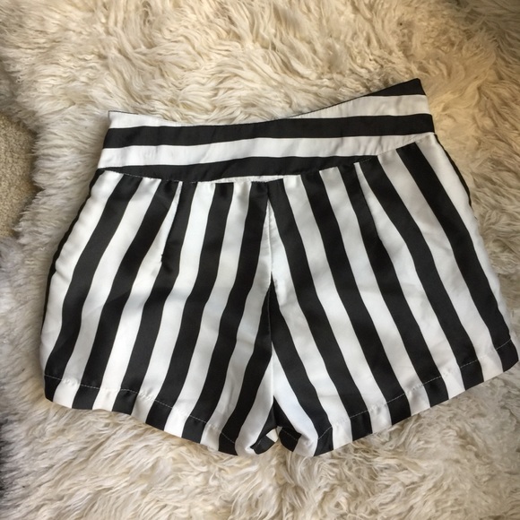 Audrey Striped Shorts - Picture 5 of 6